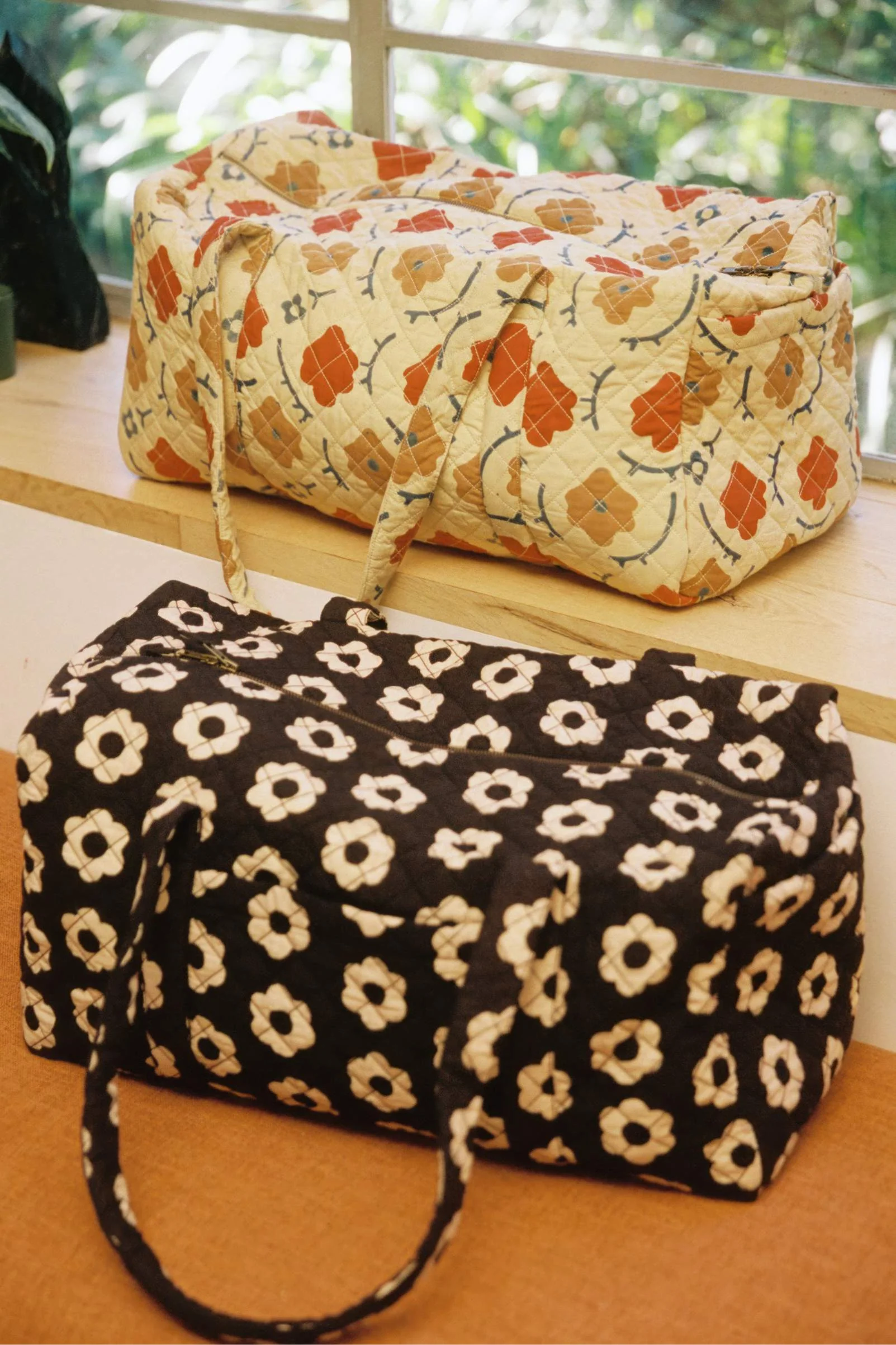 Maria Quilted Duffel | Noir Daisy - Image 5