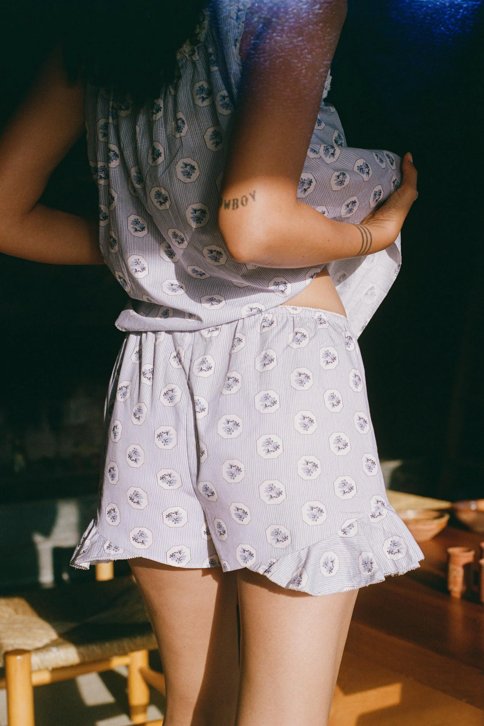 The Nida Short | Cameo Bouquet - Image 3